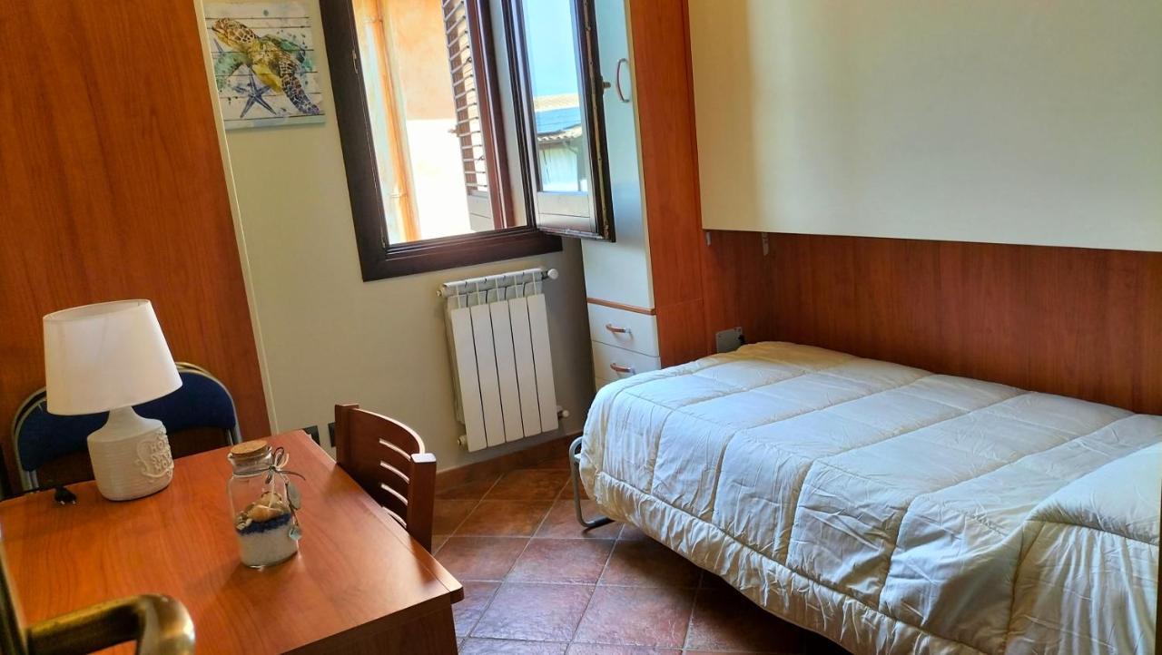Home La Palmetta Campofelice Di Roccella Exteriör bild